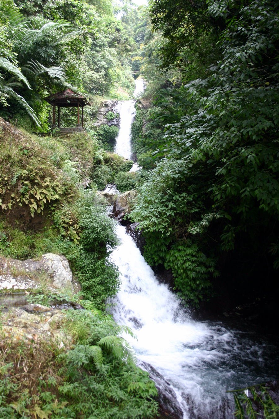 Overall view of three tiers of the falls