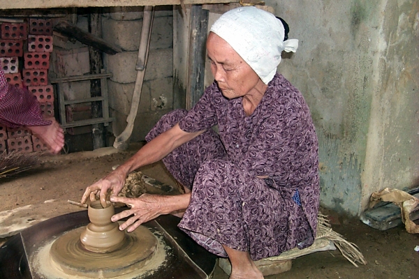 Granny throws some pots, and she can do it very quickly